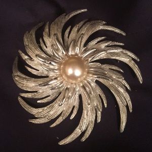 Vintage Lrg Brooch